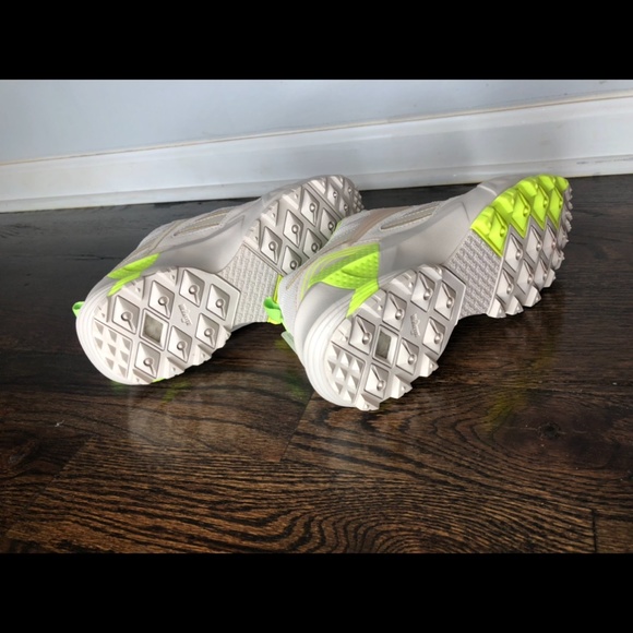 AZTREK Reeboks - Picture 5 of 6